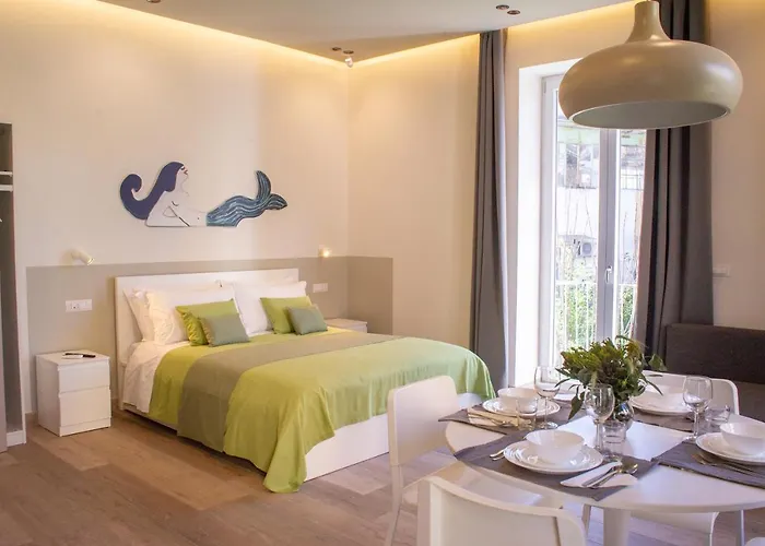 Sirena Partenope e San Gennaro HOME Sanità - Centro Storico Napoli